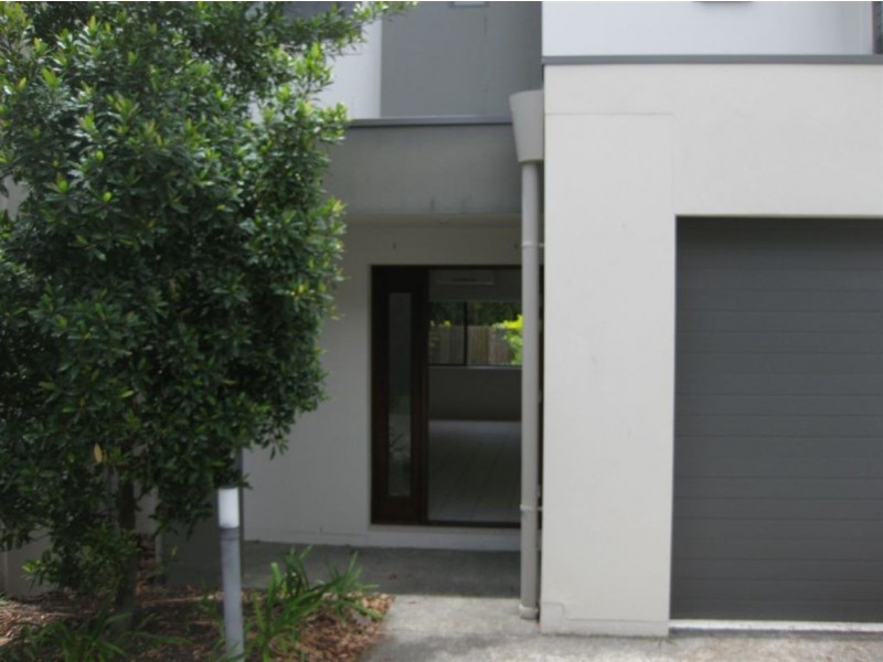 2/73-75 Benowa Rd, Southport QLD 4215