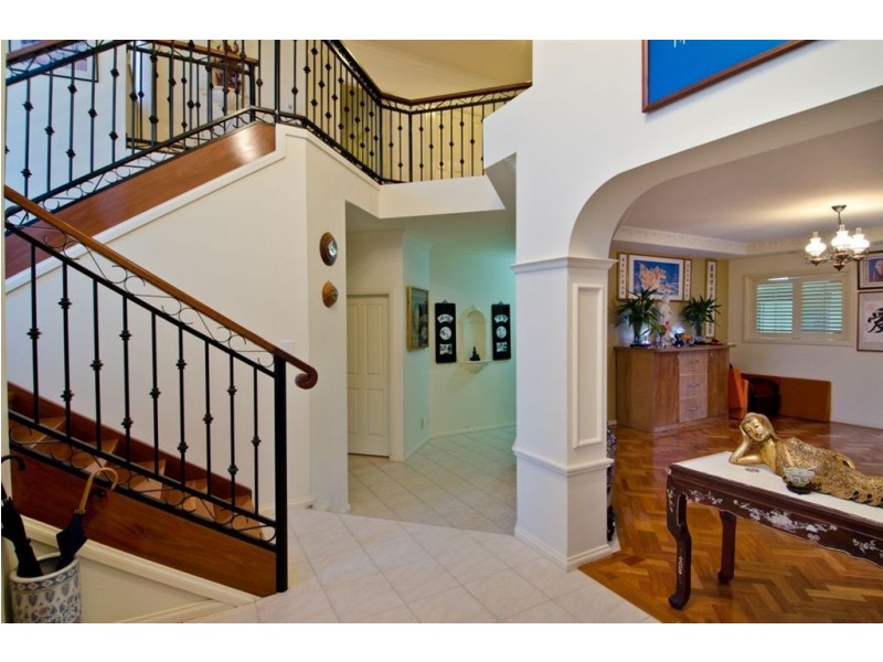 18 Kuranda Drive, Robina QLD 4226