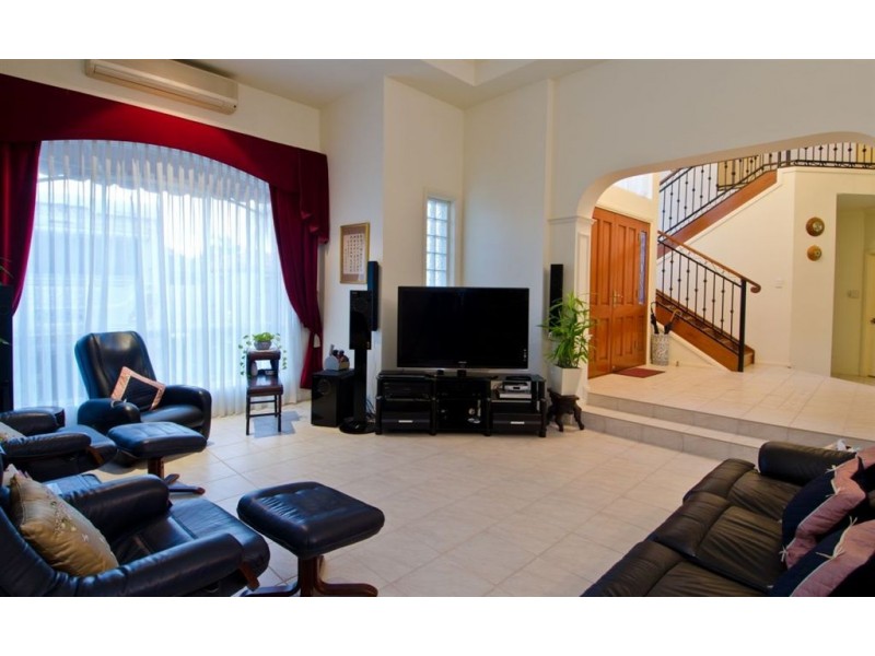 18 Kuranda Drive, Robina QLD 4226