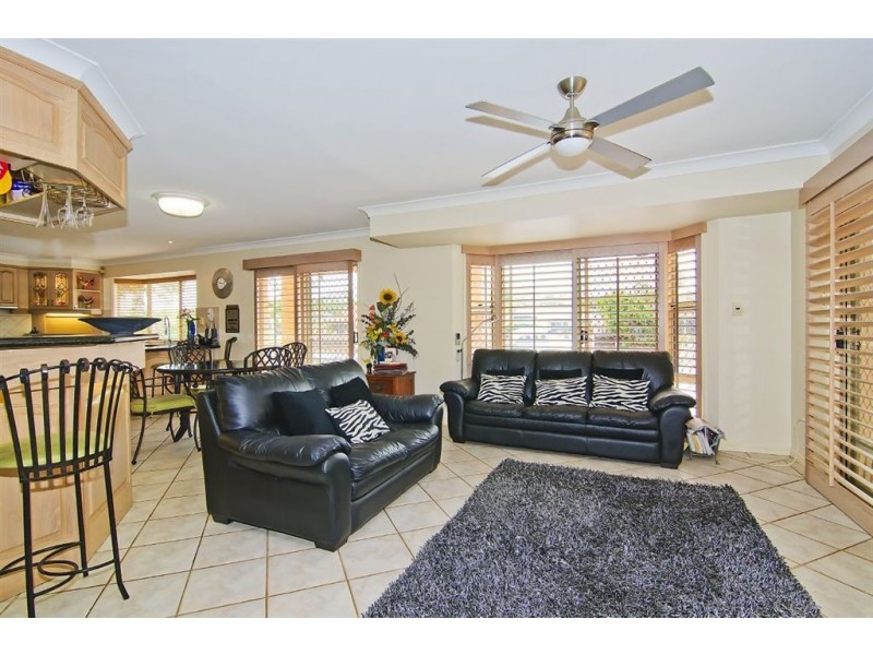 43 Pebble Beach Drive, Runaway Bay QLD 4216