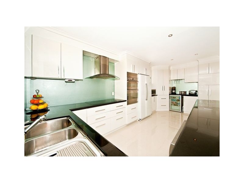 8 Merrimac Boulevard, Broadbeach Waters QLD 4218