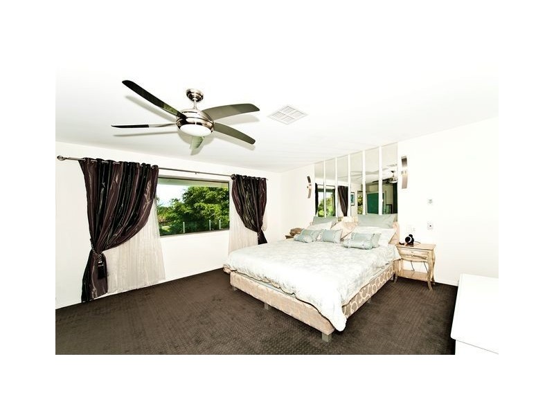 8 Merrimac Boulevard, Broadbeach Waters QLD 4218