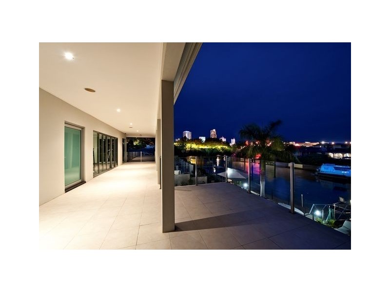 8 Merrimac Boulevard, Broadbeach Waters QLD 4218