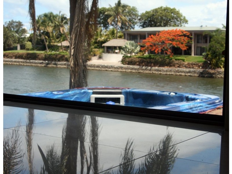 1 La Spezia Court, Surfers Paradise QLD 4217
