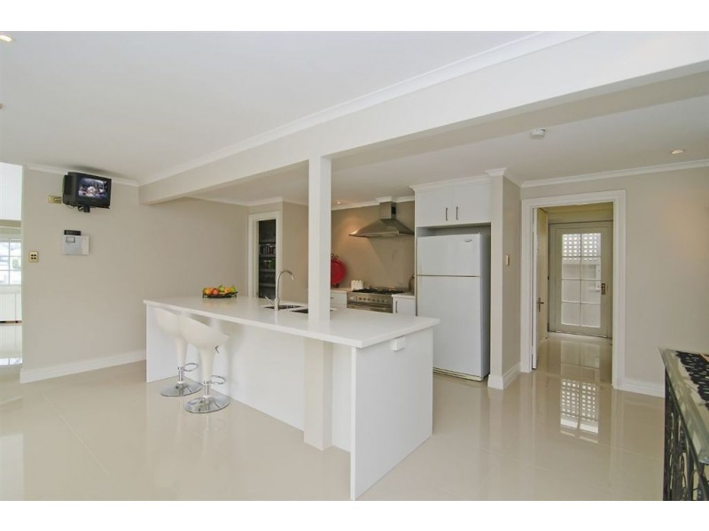 84 Pebble Beach Drive, Runaway Bay QLD 4216