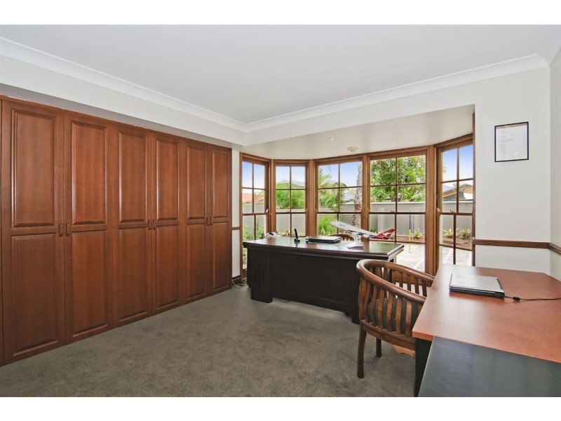 84 Pebble Beach Drive, Runaway Bay QLD 4216