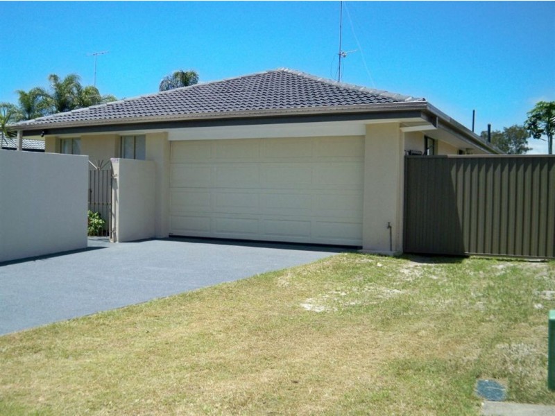 74 Hooker Boulevard, Mermaid Waters QLD 4218