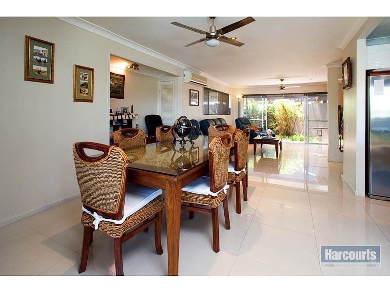 6 Namatjira Street, Paradise Point QLD 4216