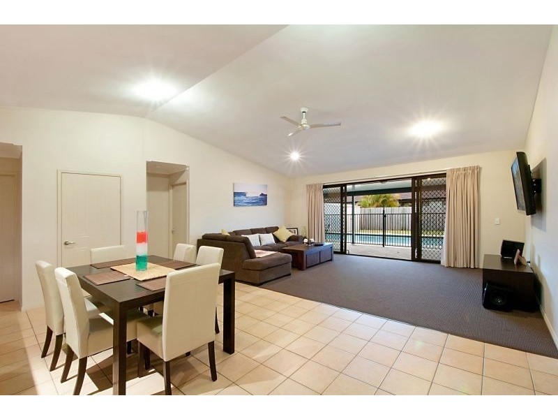 15 Meadow Way, Upper Coomera QLD 4209