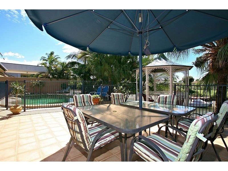 7 Ensenada Court, Broadbeach Waters QLD 4218