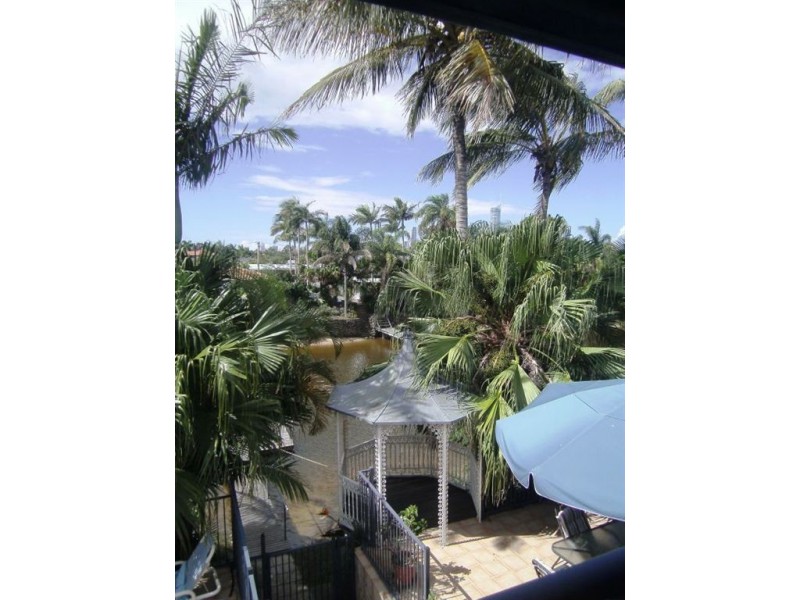 7 Ensenada Court, Broadbeach Waters QLD 4218