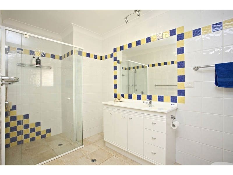 7 Ensenada Court, Broadbeach Waters QLD 4218