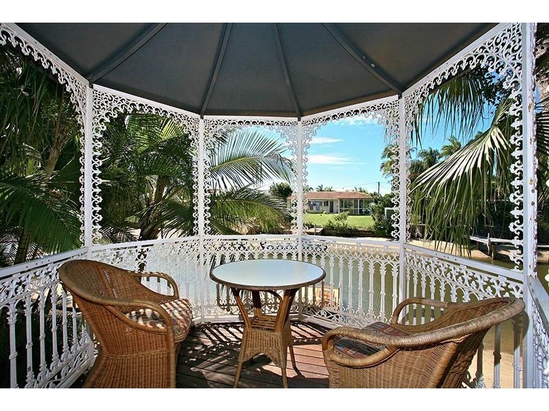 7 Ensenada Court, Broadbeach Waters QLD 4218