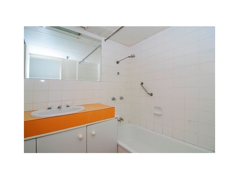 2/40 Ferny Avenue, Surfers Paradise QLD 4217