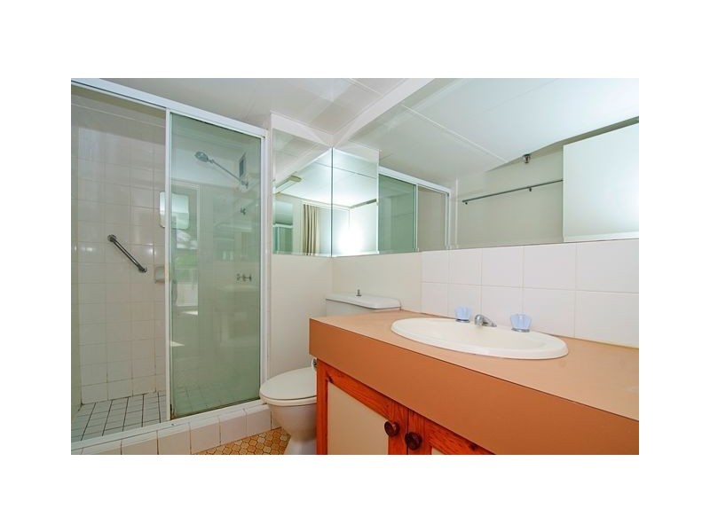 2/40 Ferny Avenue, Surfers Paradise QLD 4217