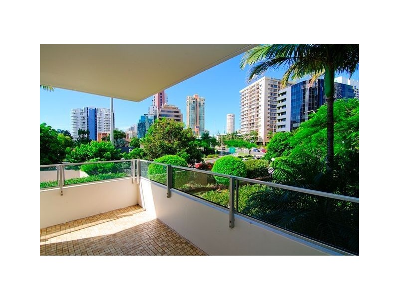 2/40 Ferny Avenue, Surfers Paradise QLD 4217