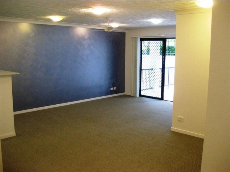 2/15 Lloyd St, Southport QLD 4215