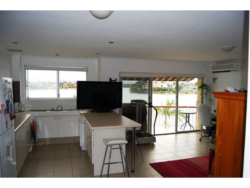 13/29 Duet Drive, Mermaid Waters QLD 4218