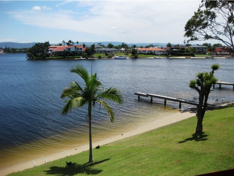 13/29 Duet Drive, Mermaid Waters QLD 4218
