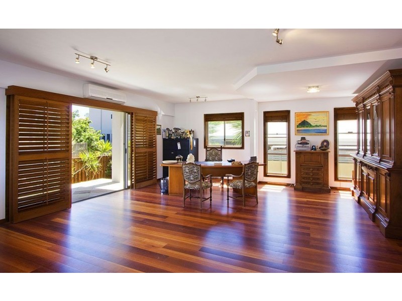 11 Wave Street, Mermaid Beach QLD 4218