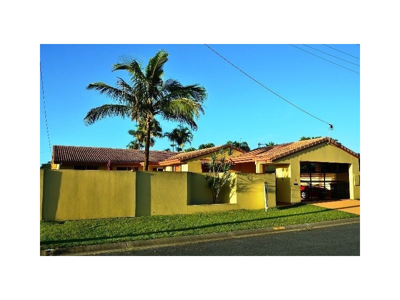 2 Monte Vista Court, Broadbeach Waters QLD 4218