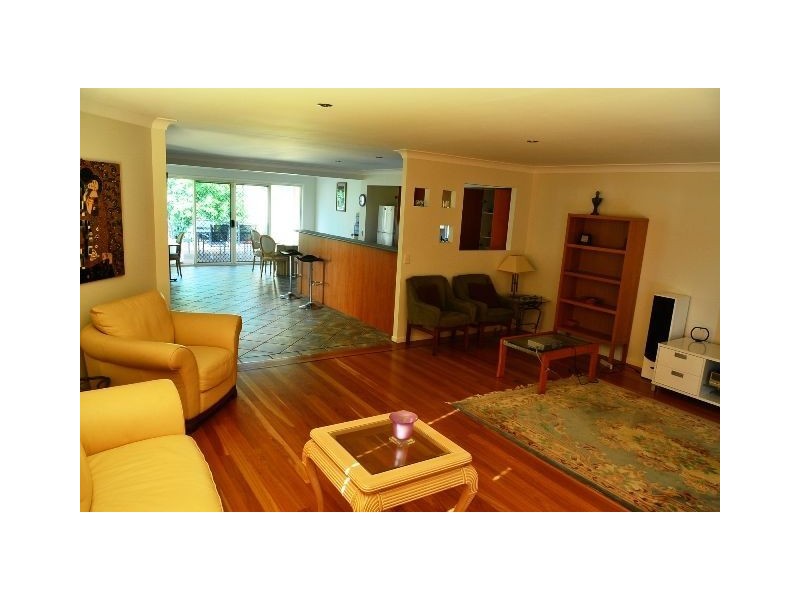 2 Monte Vista Court, Broadbeach Waters QLD 4218