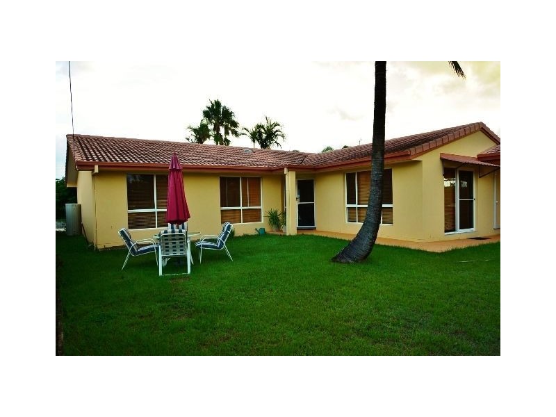 2 Monte Vista Court, Broadbeach Waters QLD 4218