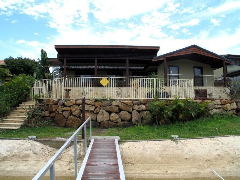 8 Huon Street, Broadbeach Waters QLD 4218