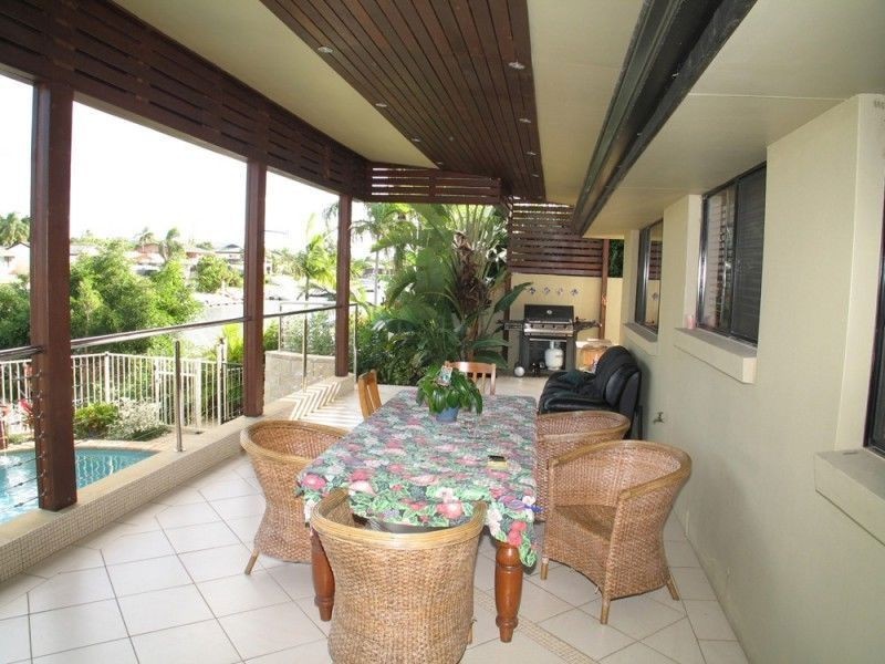 8 Huon Street, Broadbeach Waters QLD 4218