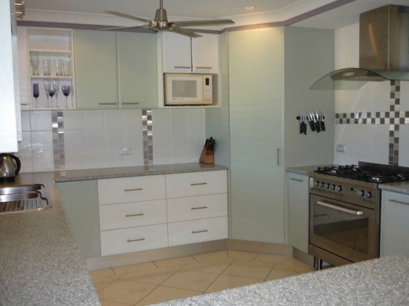 8 Huon Street, Broadbeach Waters QLD 4218