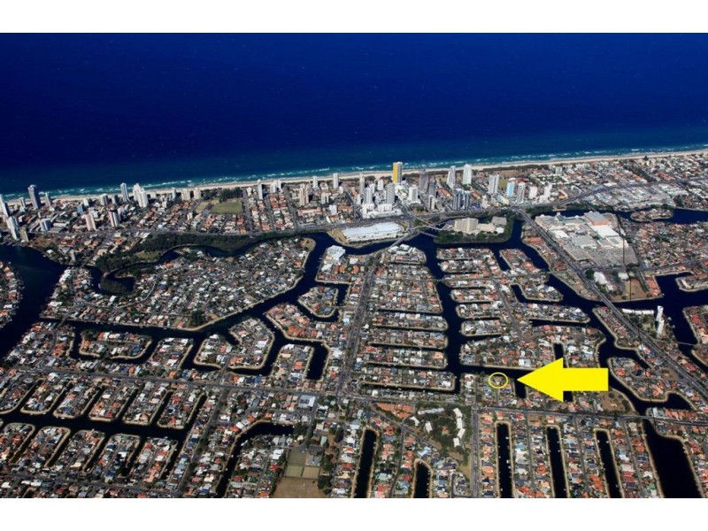16 Aroona Av, Broadbeach Waters QLD 4218