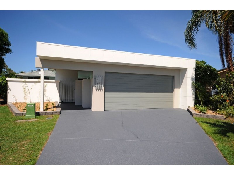 16 Aroona Av, Broadbeach Waters QLD 4218