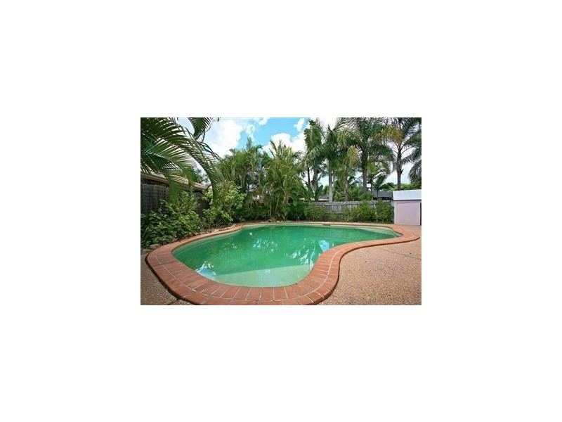 100 Waitomo Street, Broadbeach Waters QLD 4218
