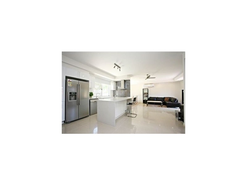 100 Waitomo Street, Broadbeach Waters QLD 4218