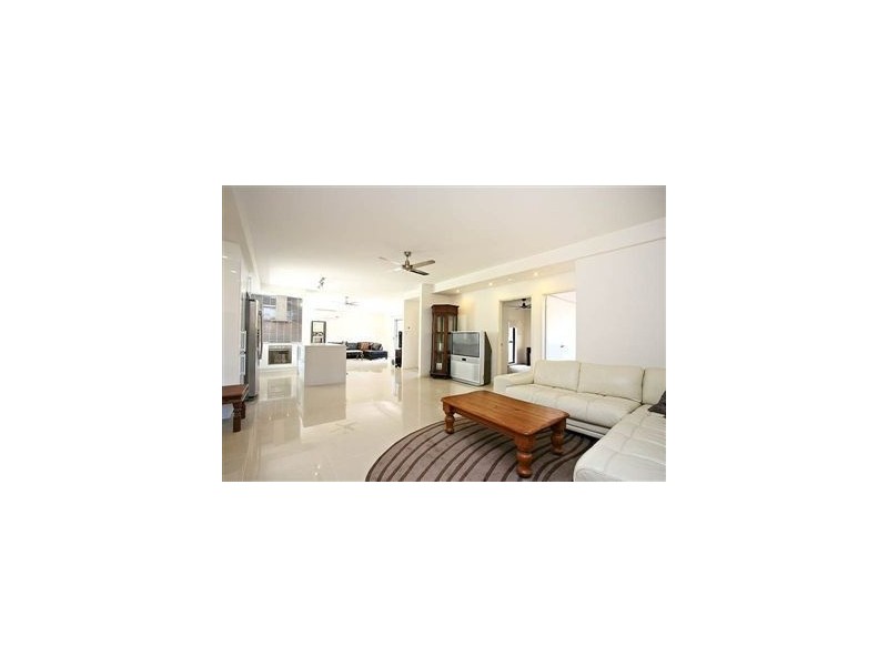 100 Waitomo Street, Broadbeach Waters QLD 4218