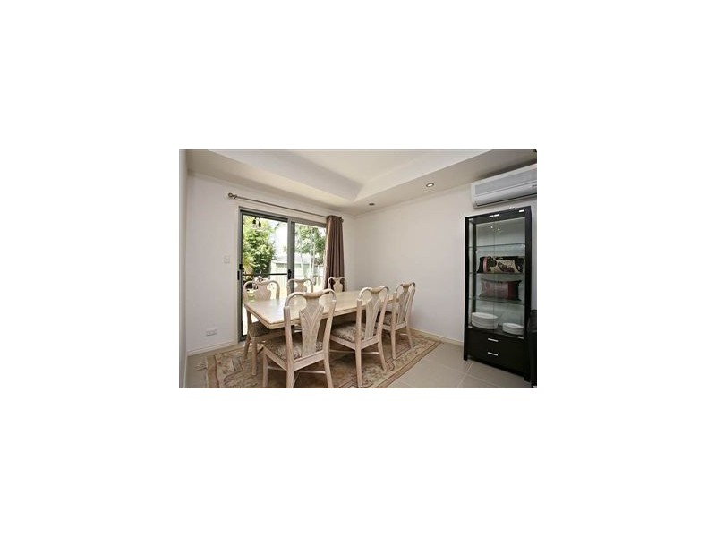 100 Waitomo Street, Broadbeach Waters QLD 4218