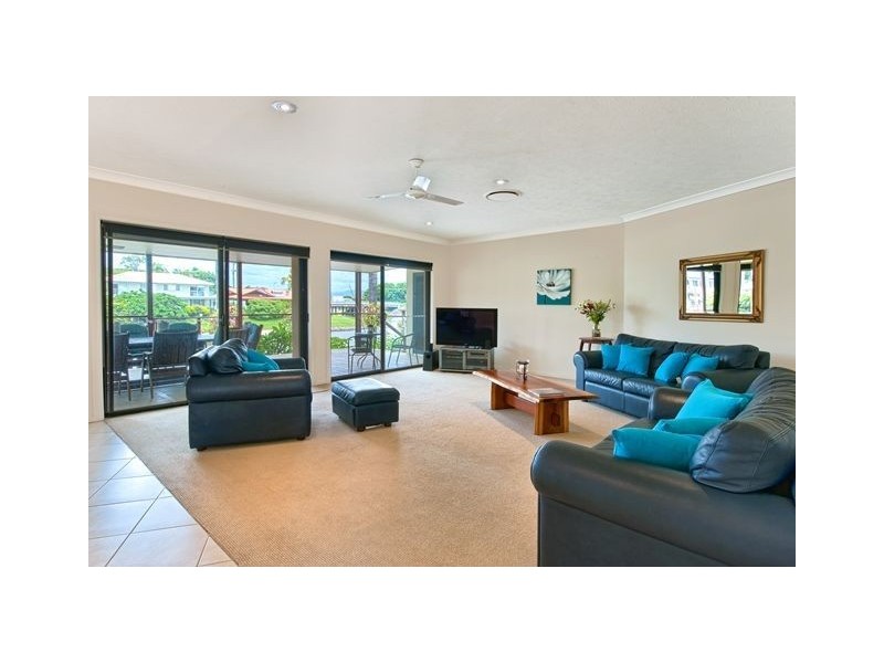 22 Huon Street, Broadbeach Waters QLD 4218
