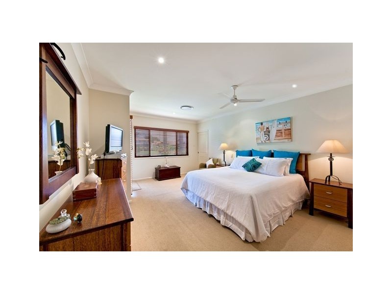 22 Huon Street, Broadbeach Waters QLD 4218