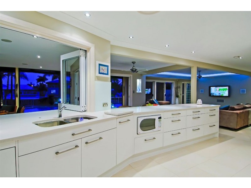 31 Nirvana Court, Runaway Bay QLD 4216