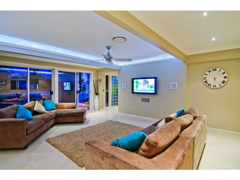 31 Nirvana Court, Runaway Bay QLD 4216