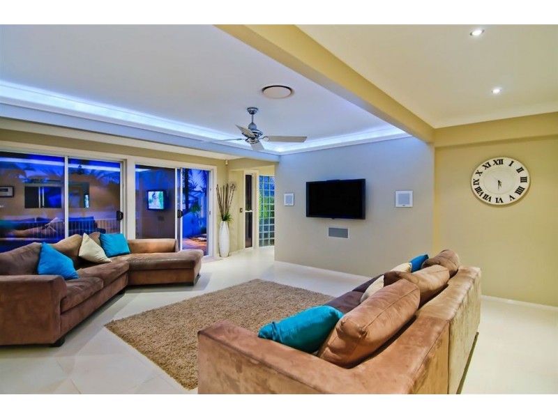 31 Nirvana Court, Runaway Bay QLD 4216