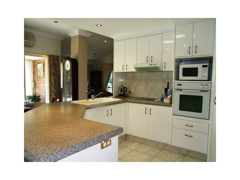 6 Sternlight Close, Clear Island Waters QLD 4226
