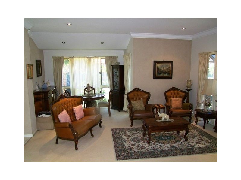 6 Sternlight Close, Clear Island Waters QLD 4226