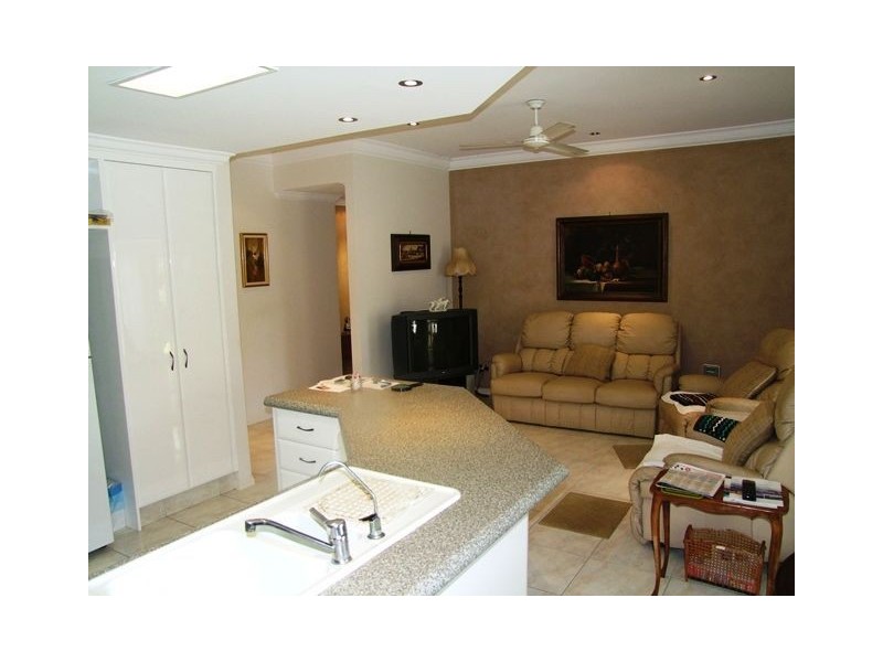 6 Sternlight Close, Clear Island Waters QLD 4226