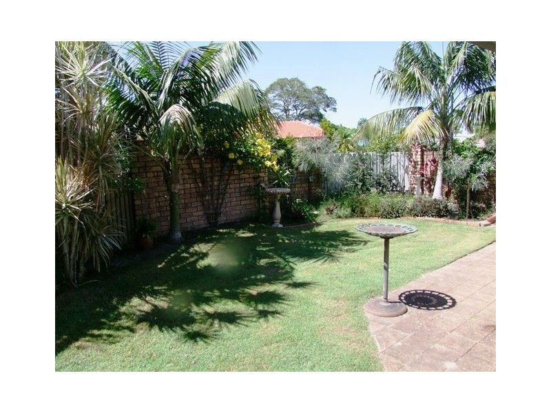 6 Sternlight Close, Clear Island Waters QLD 4226