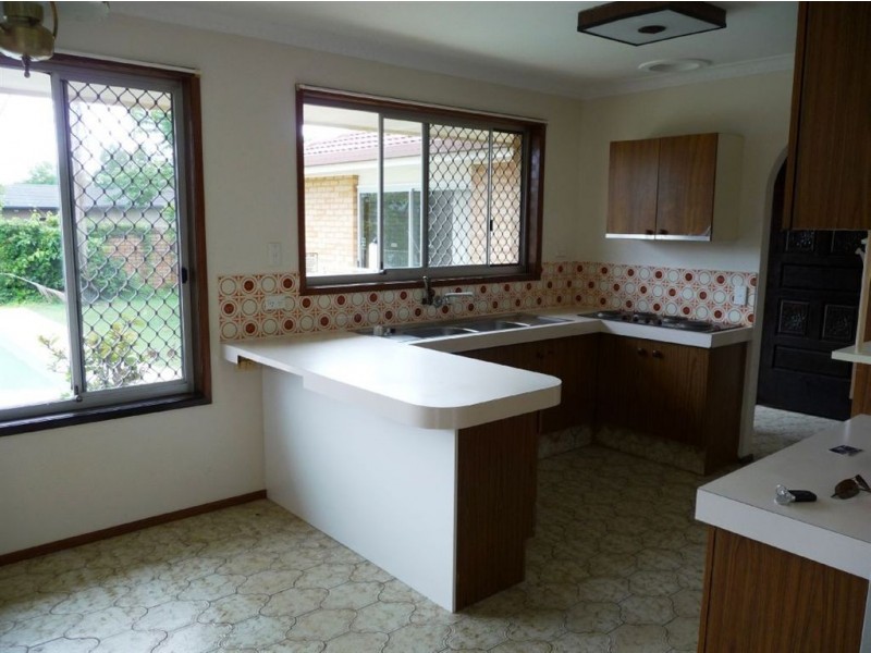 18 Helm Court, Mermaid Waters QLD 4218