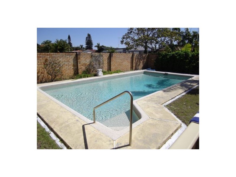 18 Helm Court, Mermaid Waters QLD 4218