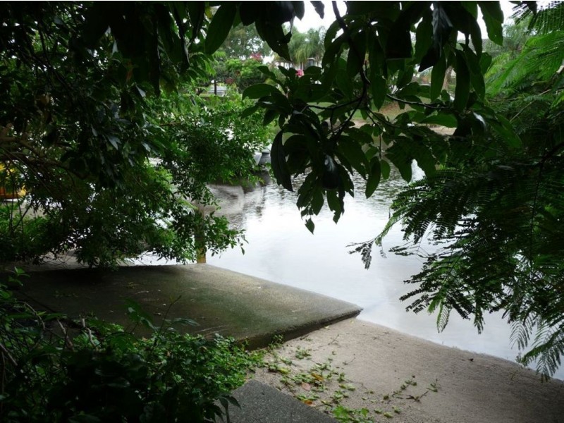 18 Helm Court, Mermaid Waters QLD 4218