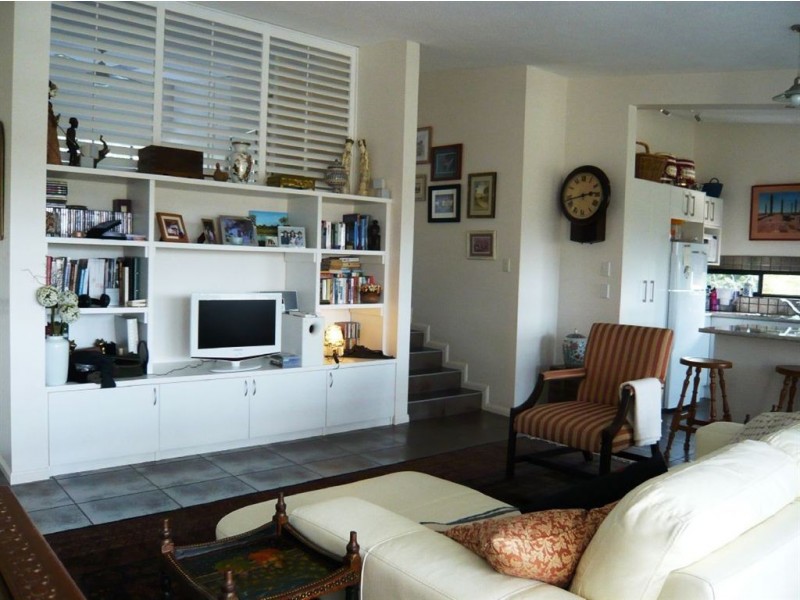 12/30 Holland Crt, Broadbeach Waters QLD 4218
