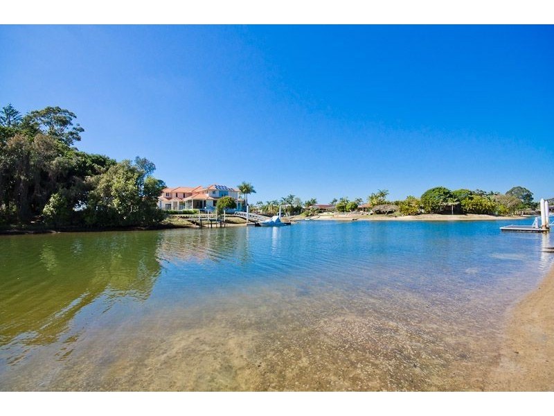 35 Bermuda Street, Broadbeach Waters QLD 4218